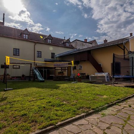 Penzion A Restaurace U Vladare Toužim Exterior foto