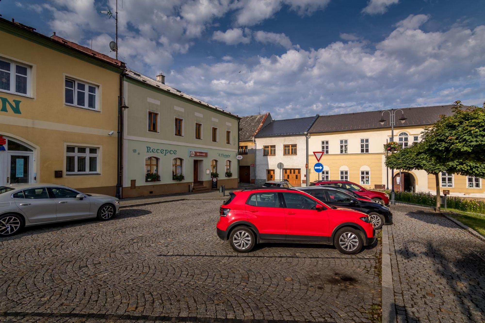 Penzion A Restaurace U Vladare Toužim Exterior foto